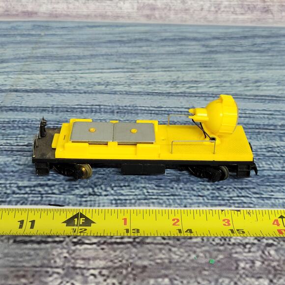 H.O scale light car missing cover UNTESTED yellow and black - Picture 4 of 6